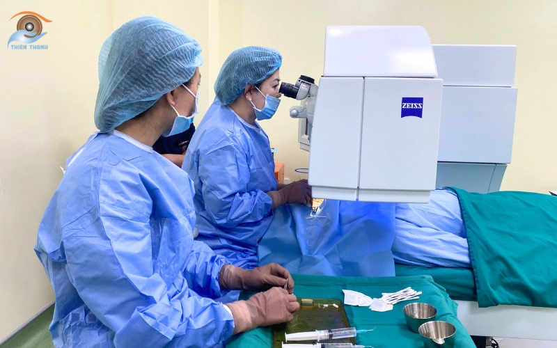 phẫu thuật mắt cận loạn