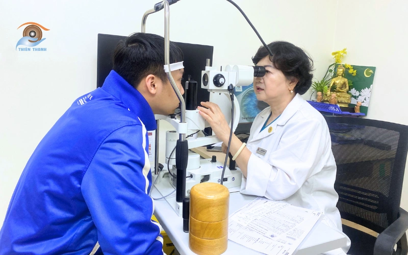 đo mắt bằng máy đo cận thị