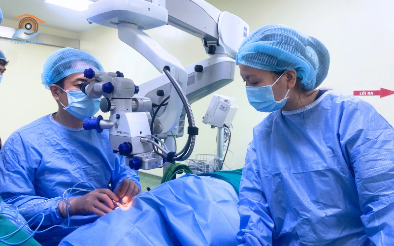 Phẫu thuật cườm mắt: Khi nào cần mổ & Quy trình điều trị hiện đại