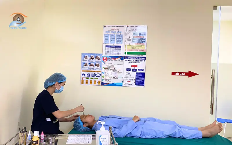 mắt sau mổ đang trong giai đoạn nhạy cảm