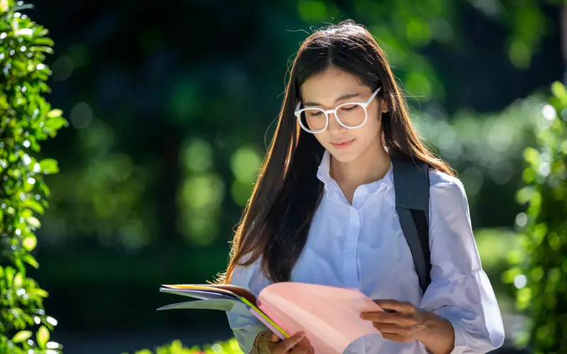 đeo kính cải thiện thị lực
