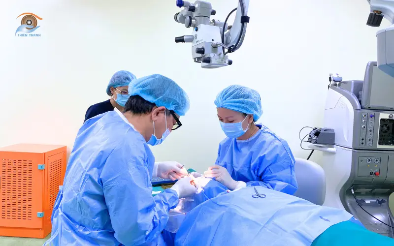 phẫu thuật điều trị tình trạng lác