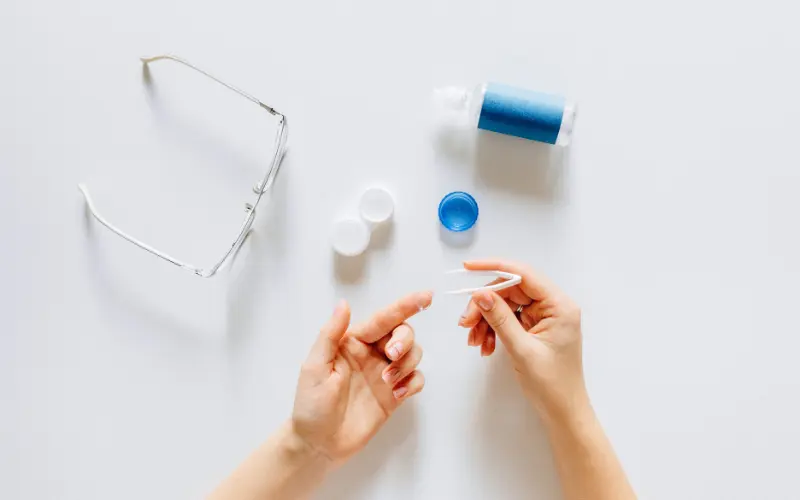 sử dụng kính ortho - K
