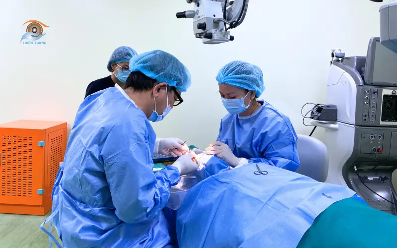 phẫu thuật mắt lé