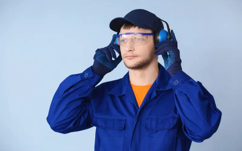 sử dụng kính bảo hộ mắt