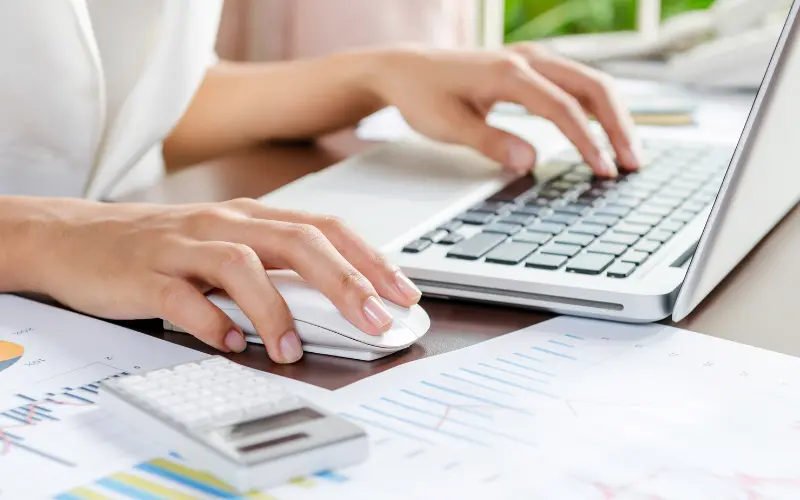 tiếp xúc với máy tính trong thời gian dài