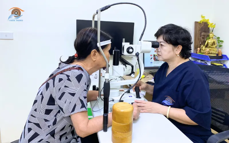 khám mắt định kỳ