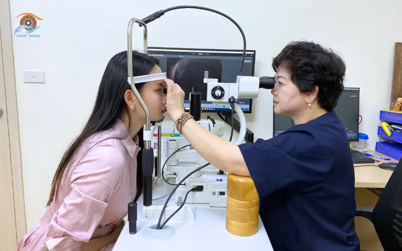 kiểm tra đáy mắt
