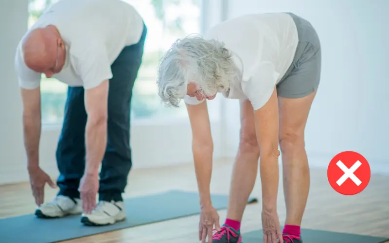 hạn chế cúi gập người