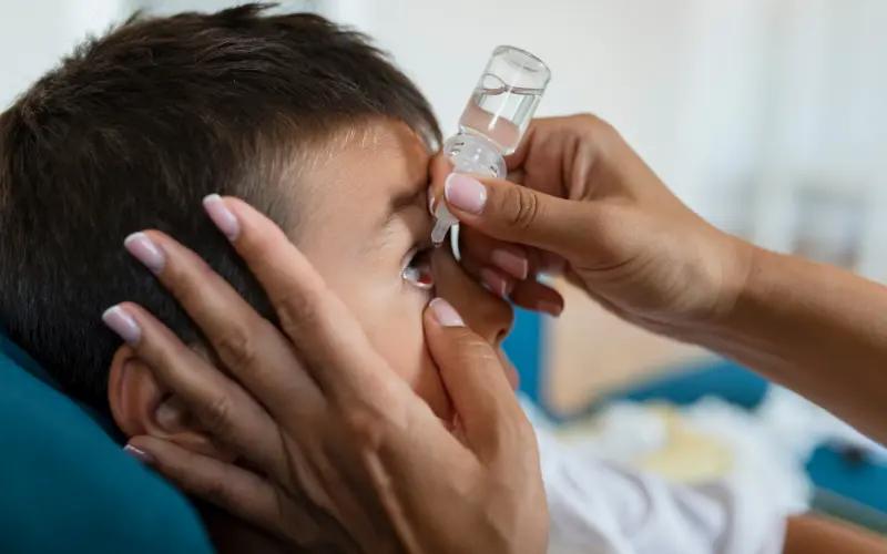 nhỏ attopine nồng đồ thấp