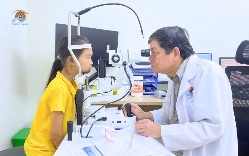 kiểm tra mắt định kỳ theo lịch