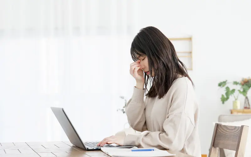 mắt mỏi do điều tiết liên tục
