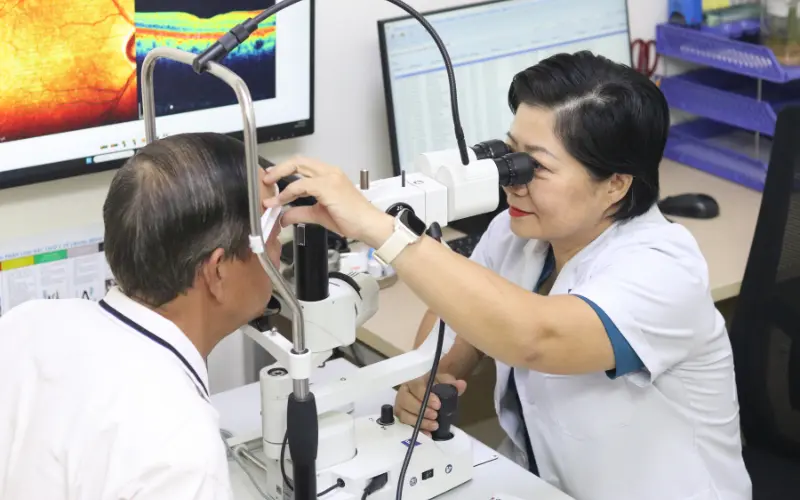 khám mắt định kỳ