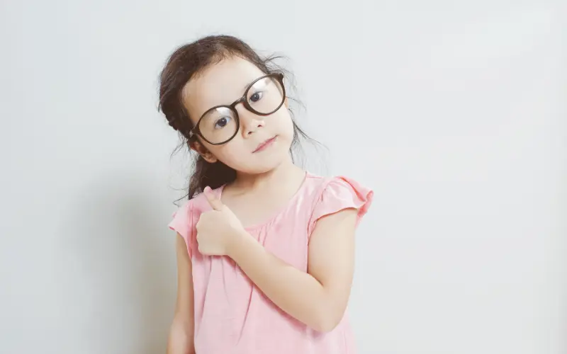 Kính chống tăng độ cận: Giải pháp kiểm soát độ cận hiệu quả