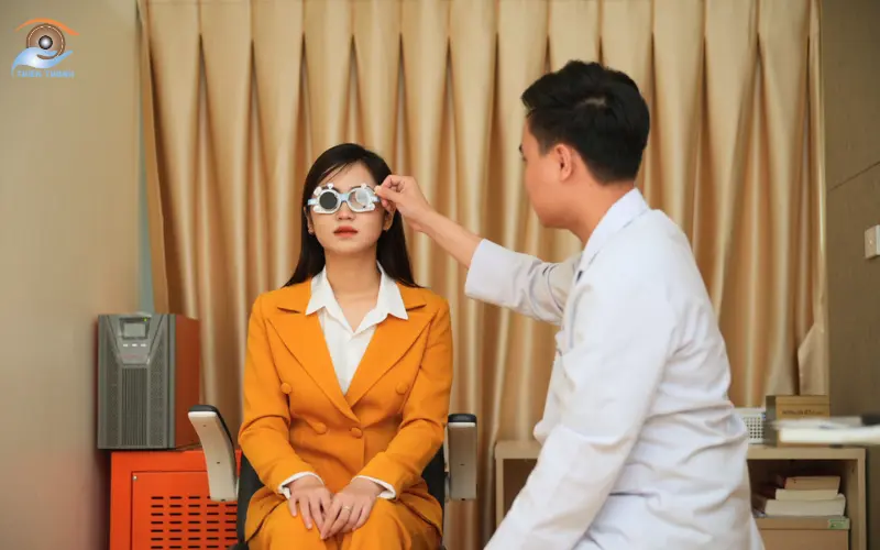 kiểm tra khúc xạ mắt